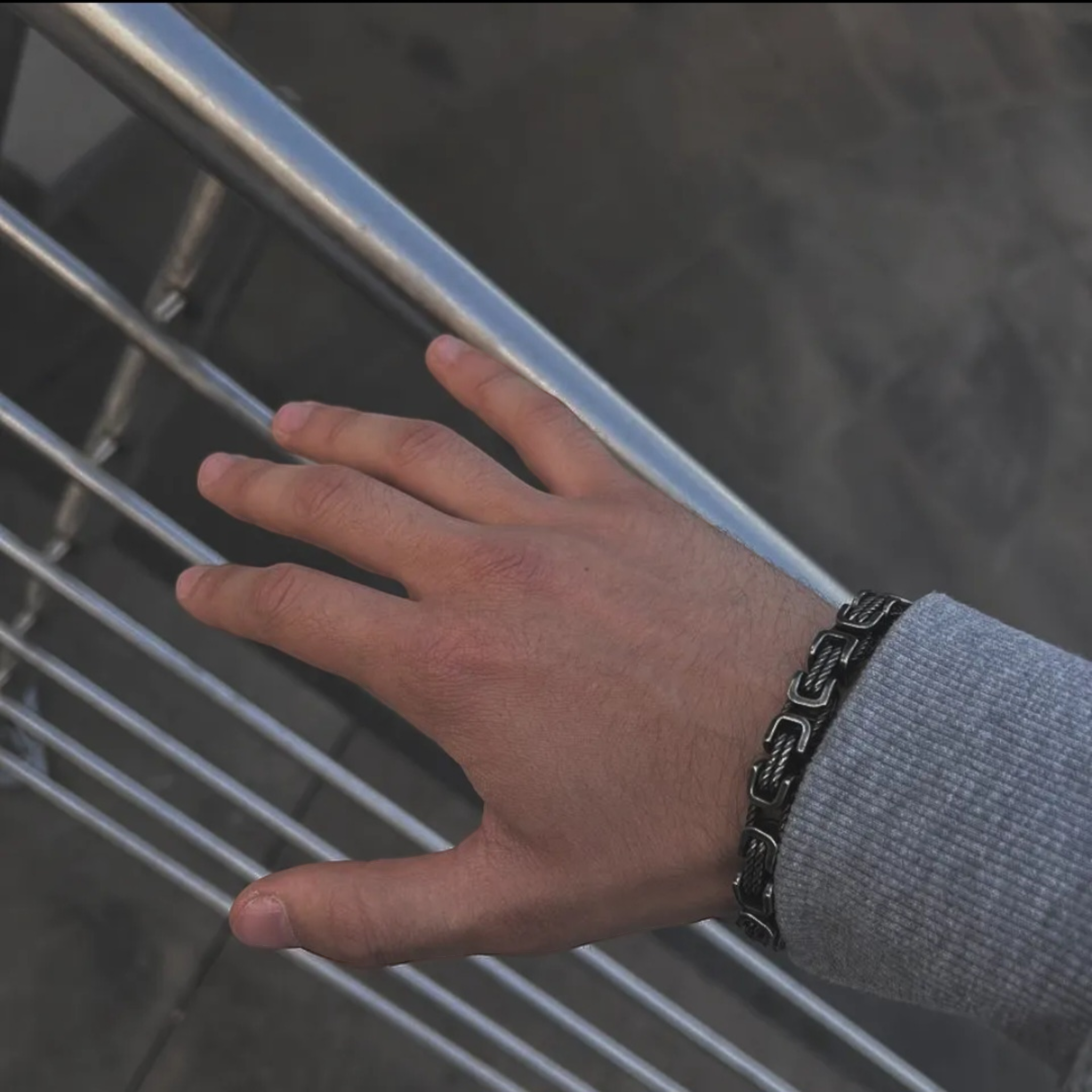 ShadowBind Armband